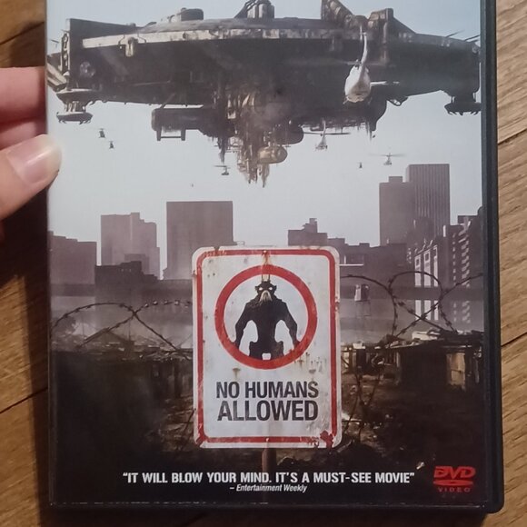 District 9 DVD (SCI-FI movie) - Picture 3 of 8